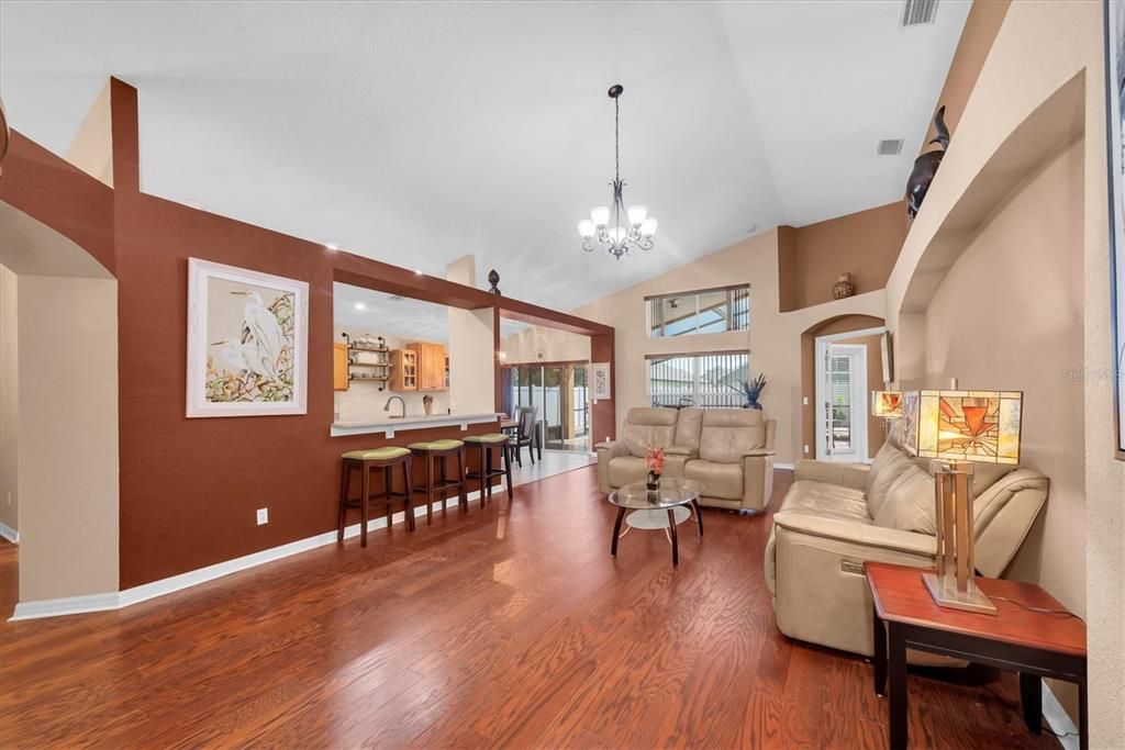 На продажу: $399,000 (4 спален, 3 ванн, 2061 Квадратных фут)