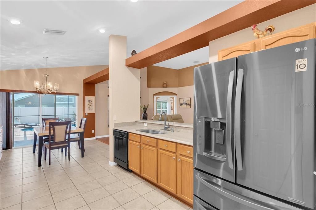 На продажу: $399,000 (4 спален, 3 ванн, 2061 Квадратных фут)