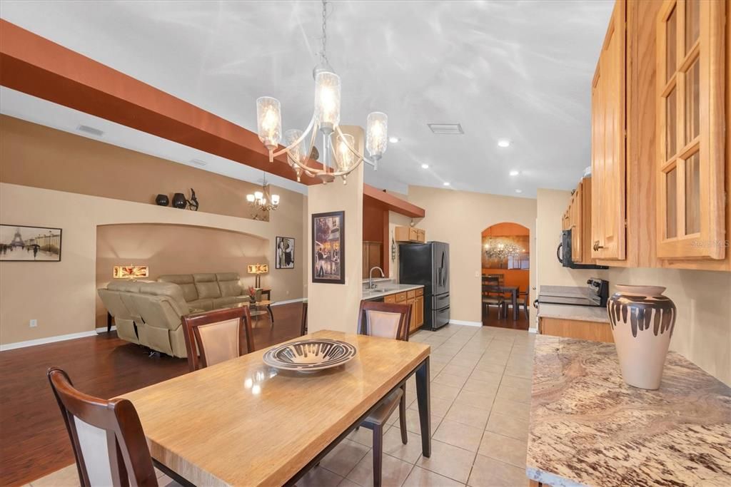 На продажу: $399,000 (4 спален, 3 ванн, 2061 Квадратных фут)