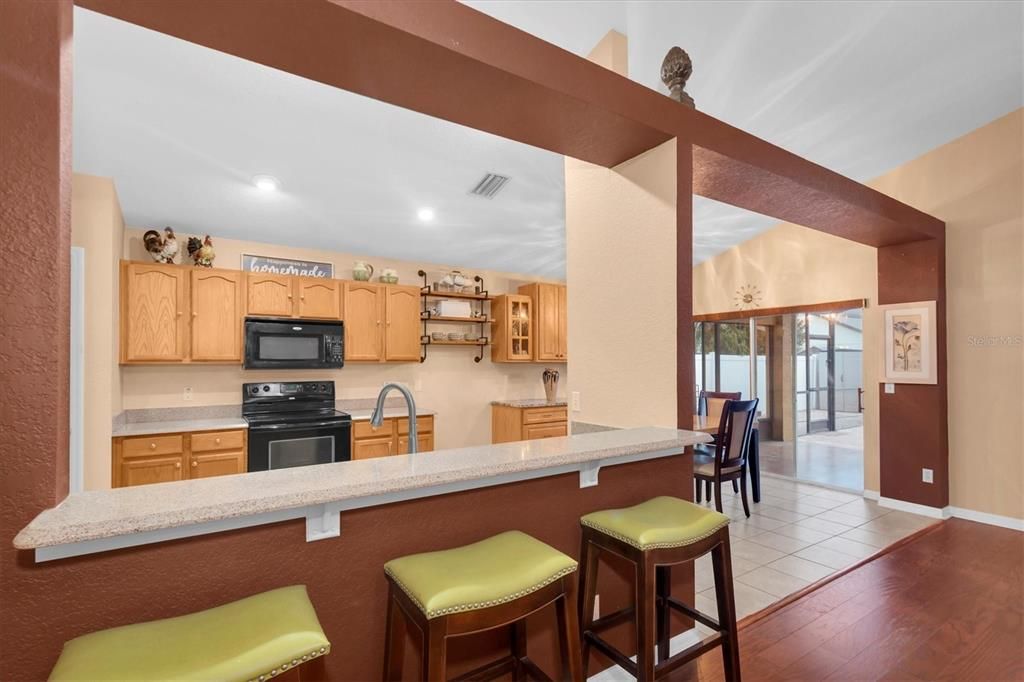 На продажу: $399,000 (4 спален, 3 ванн, 2061 Квадратных фут)