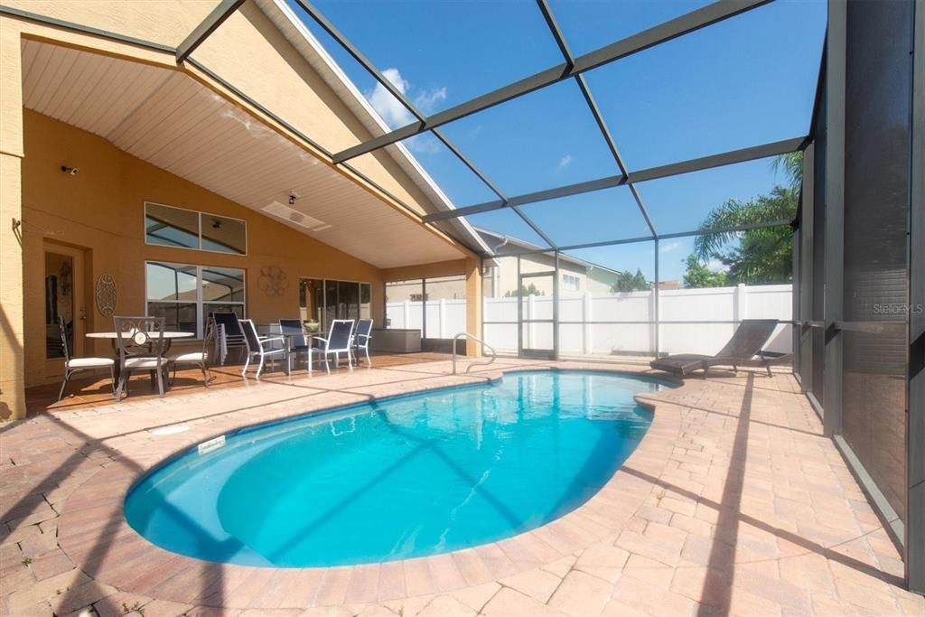 На продажу: $399,000 (4 спален, 3 ванн, 2061 Квадратных фут)