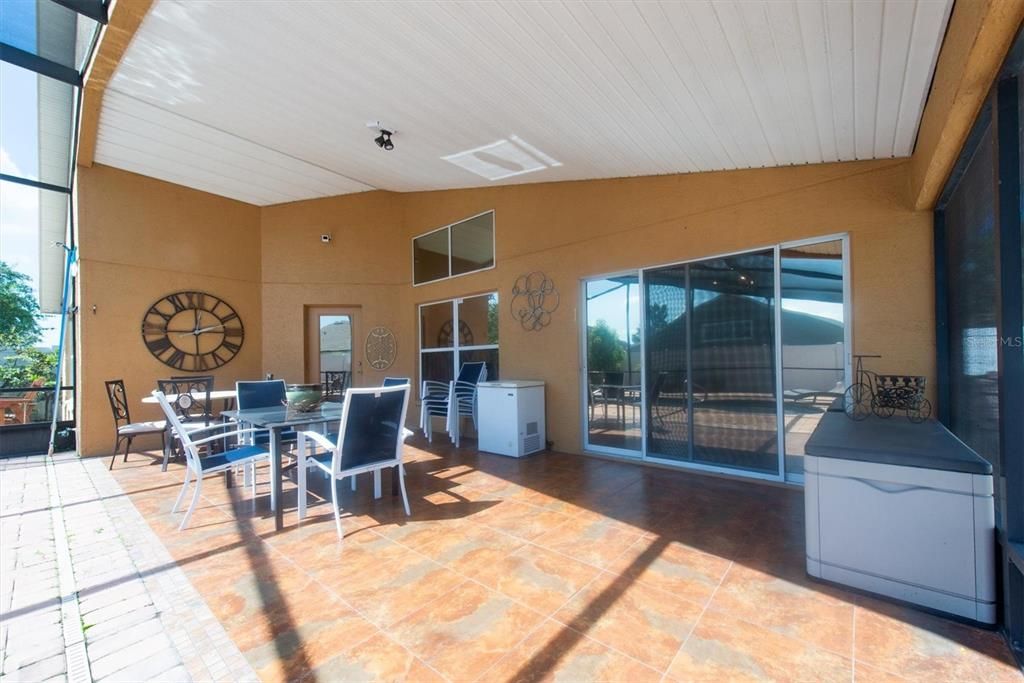 На продажу: $399,000 (4 спален, 3 ванн, 2061 Квадратных фут)