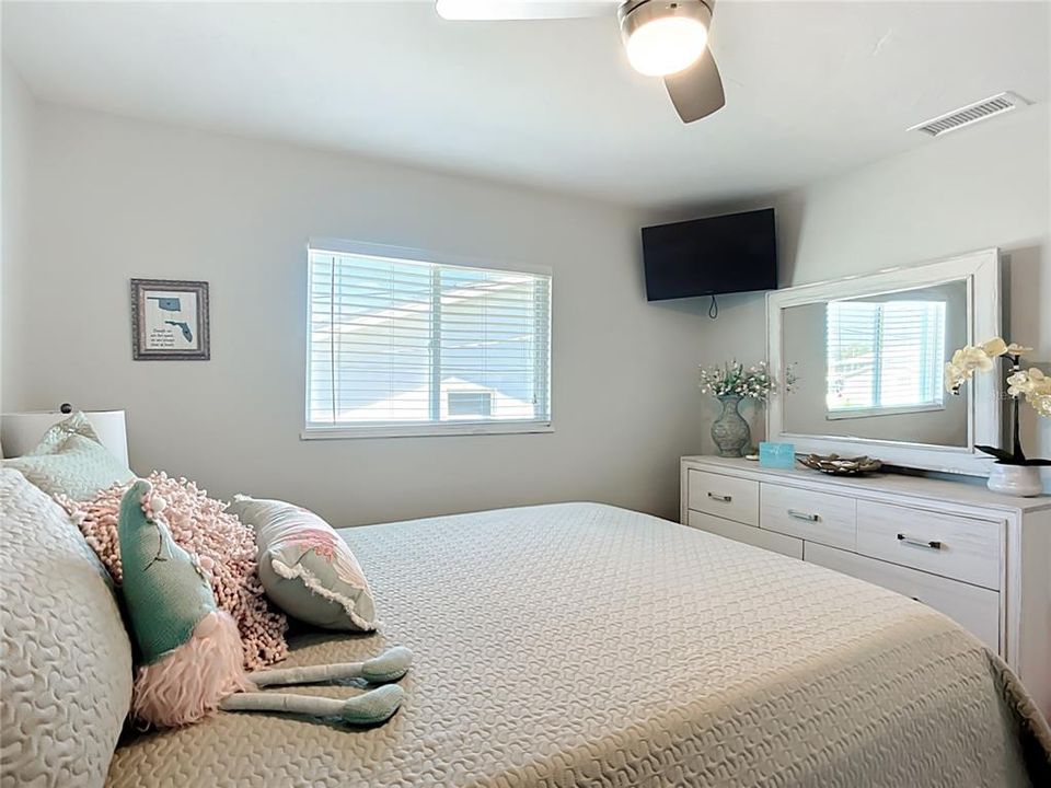 En Venta: $829,000 (3 camas, 2 baños, 2324 Pies cuadrados)