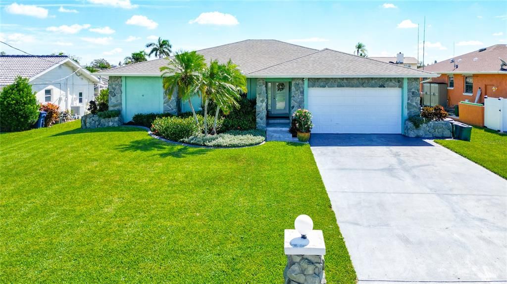 En Venta: $829,000 (3 camas, 2 baños, 2324 Pies cuadrados)