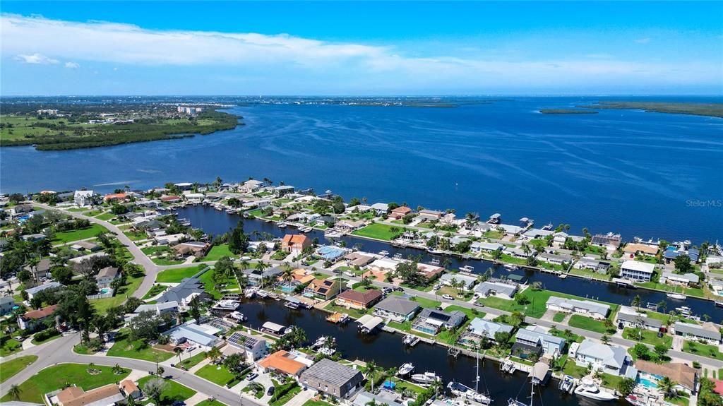 En Venta: $829,000 (3 camas, 2 baños, 2324 Pies cuadrados)