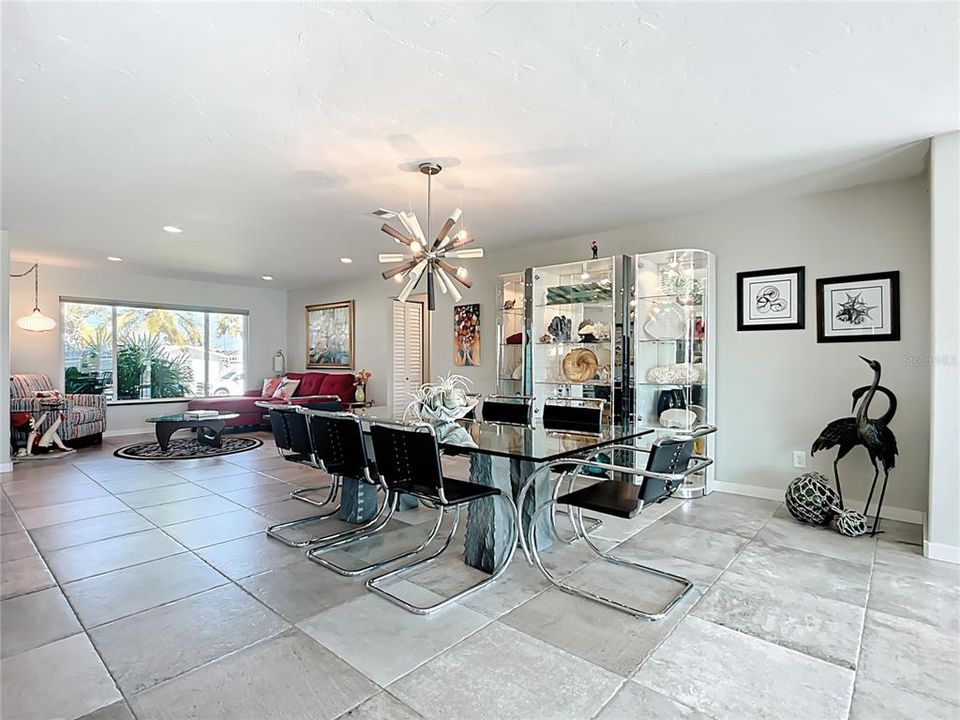 En Venta: $829,000 (3 camas, 2 baños, 2324 Pies cuadrados)