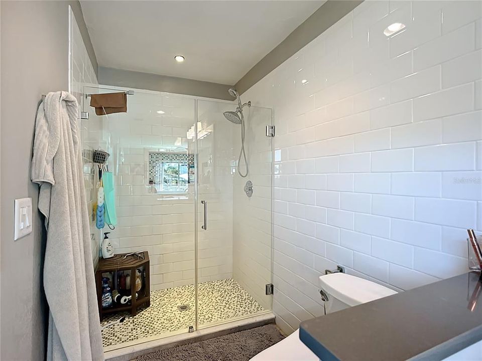 En Venta: $829,000 (3 camas, 2 baños, 2324 Pies cuadrados)