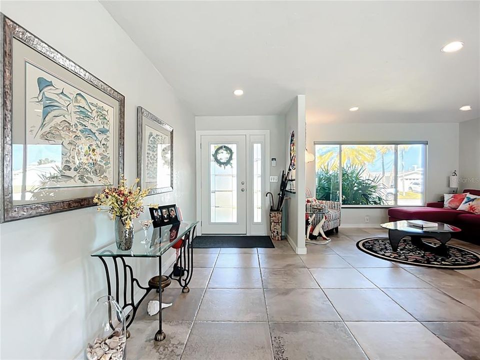 En Venta: $829,000 (3 camas, 2 baños, 2324 Pies cuadrados)