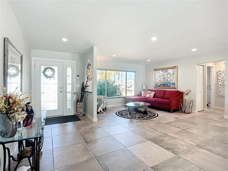 En Venta: $829,000 (3 camas, 2 baños, 2324 Pies cuadrados)