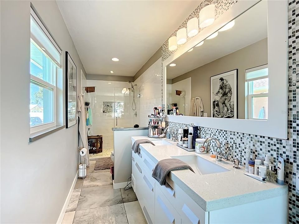 En Venta: $829,000 (3 camas, 2 baños, 2324 Pies cuadrados)