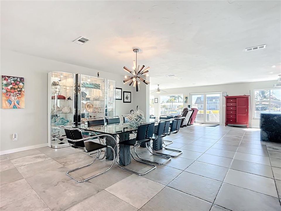 En Venta: $829,000 (3 camas, 2 baños, 2324 Pies cuadrados)