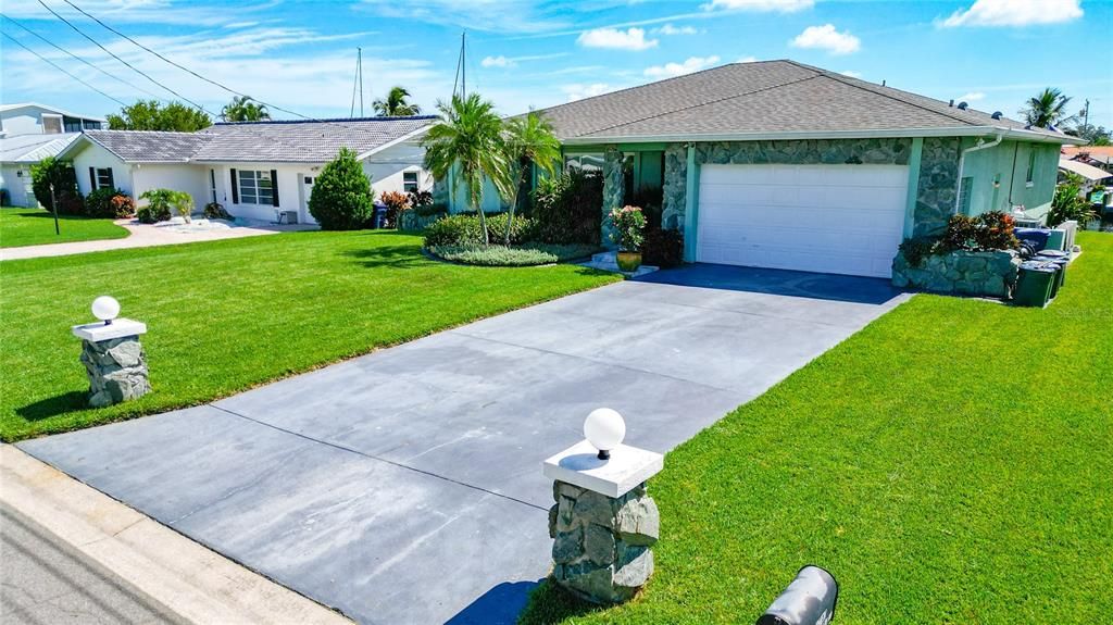 En Venta: $829,000 (3 camas, 2 baños, 2324 Pies cuadrados)