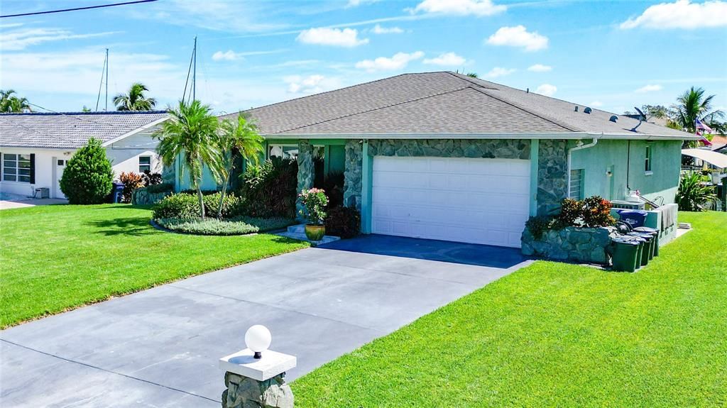 En Venta: $829,000 (3 camas, 2 baños, 2324 Pies cuadrados)