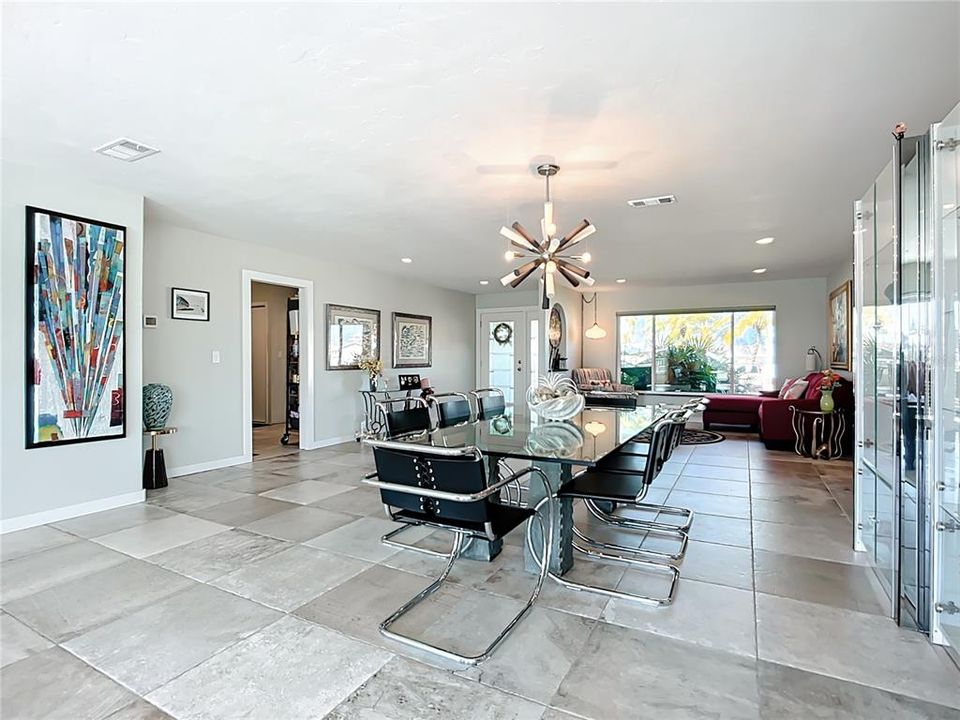 En Venta: $829,000 (3 camas, 2 baños, 2324 Pies cuadrados)