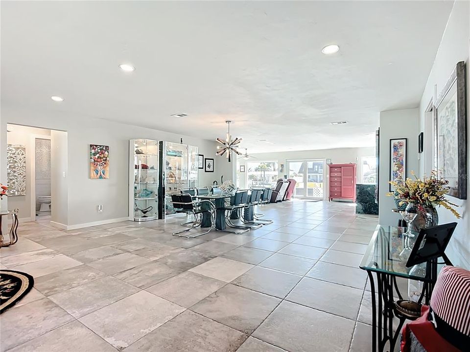 En Venta: $829,000 (3 camas, 2 baños, 2324 Pies cuadrados)