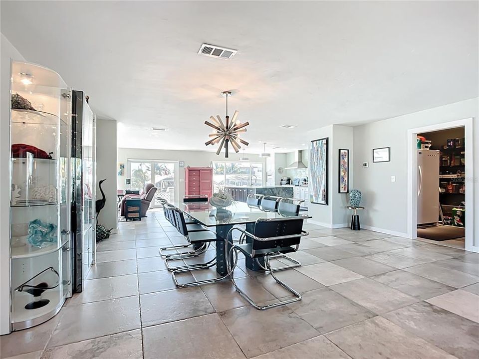 En Venta: $829,000 (3 camas, 2 baños, 2324 Pies cuadrados)