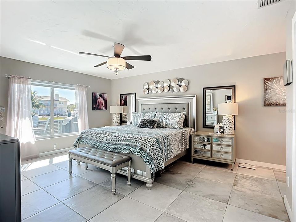 En Venta: $829,000 (3 camas, 2 baños, 2324 Pies cuadrados)