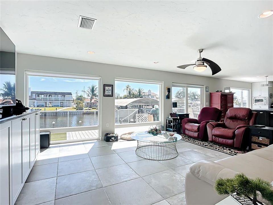 En Venta: $829,000 (3 camas, 2 baños, 2324 Pies cuadrados)