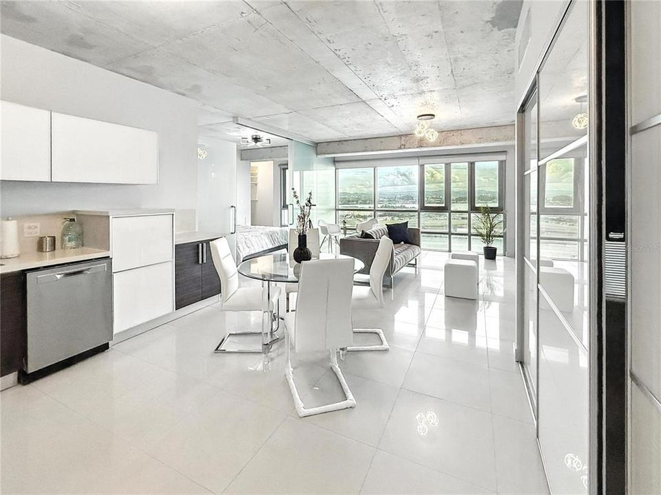 出租: $3,500 (1 贝兹, 1 浴室, 776 平方英尺)