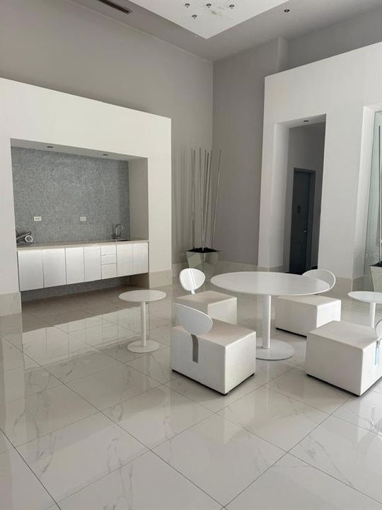 出租: $3,500 (1 贝兹, 1 浴室, 776 平方英尺)