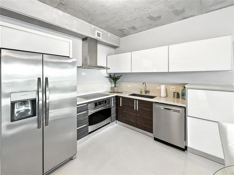 出租: $3,500 (1 贝兹, 1 浴室, 776 平方英尺)