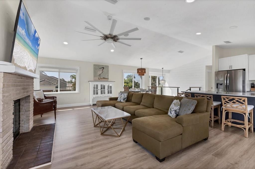 出租: $10,000 (3 贝兹, 2 浴室, 1882 平方英尺)