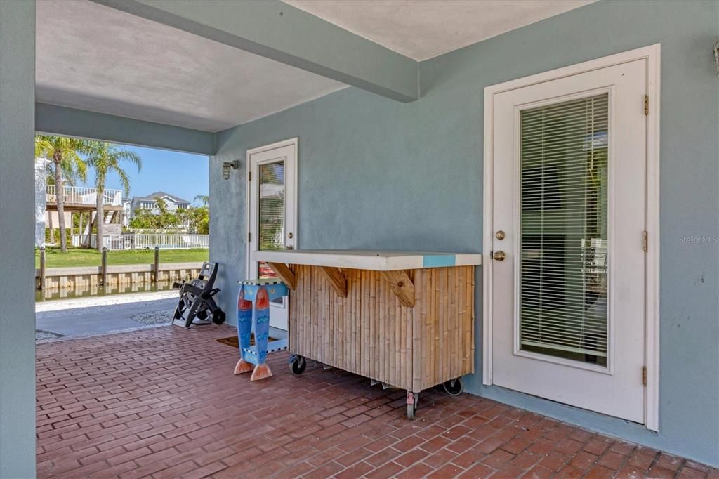 出租: $10,000 (3 贝兹, 2 浴室, 1882 平方英尺)