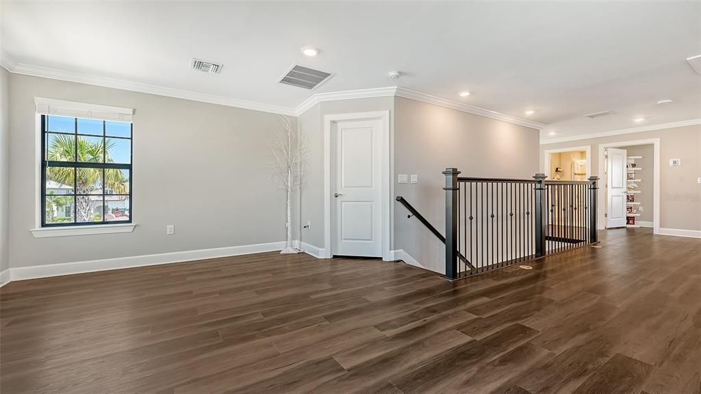 合同活跃: $1,599,000 (4 贝兹, 4 浴室, 3963 平方英尺)