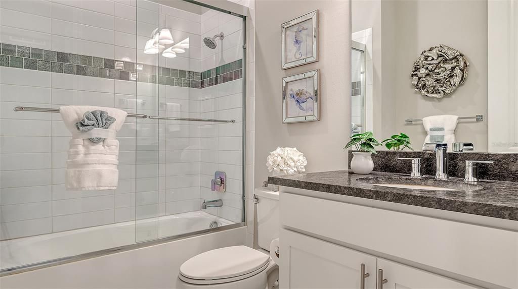 合同活跃: $1,599,000 (4 贝兹, 4 浴室, 3963 平方英尺)