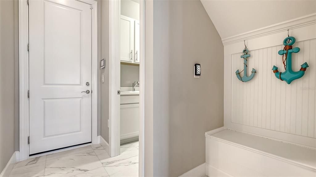 合同活跃: $1,599,000 (4 贝兹, 4 浴室, 3963 平方英尺)