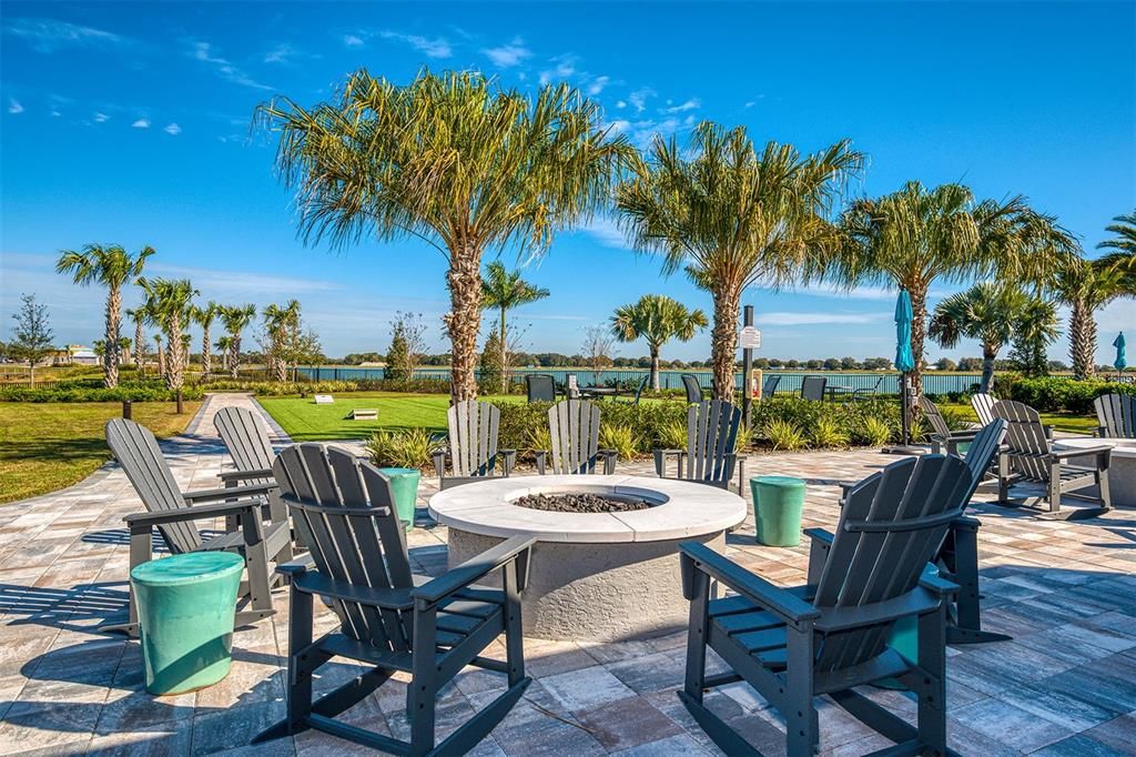 合同活跃: $1,599,000 (4 贝兹, 4 浴室, 3963 平方英尺)