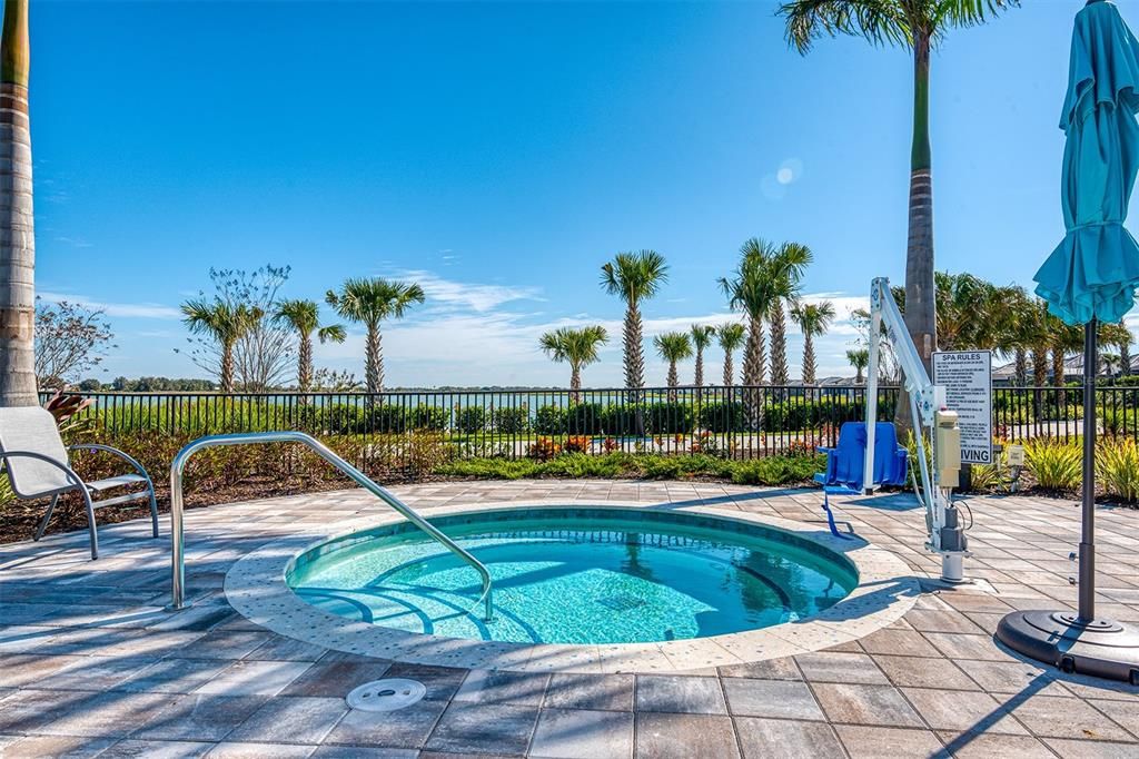 合同活跃: $1,599,000 (4 贝兹, 4 浴室, 3963 平方英尺)