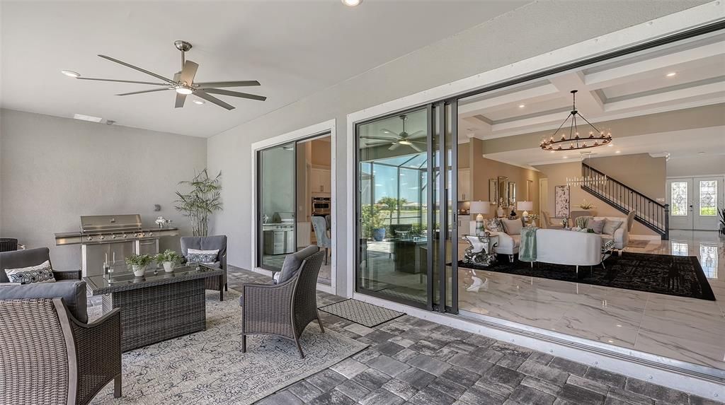 合同活跃: $1,599,000 (4 贝兹, 4 浴室, 3963 平方英尺)