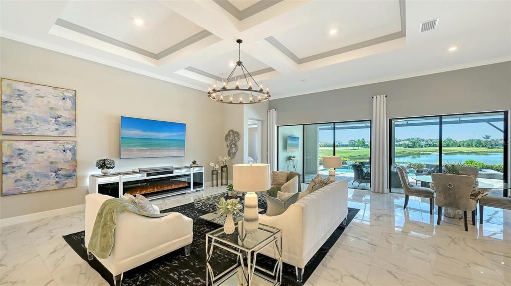 合同活跃: $1,599,000 (4 贝兹, 4 浴室, 3963 平方英尺)