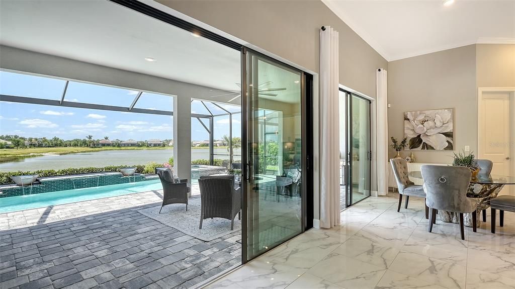 合同活跃: $1,599,000 (4 贝兹, 4 浴室, 3963 平方英尺)