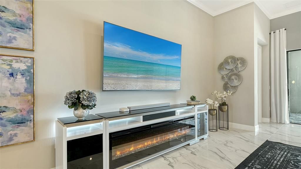 合同活跃: $1,599,000 (4 贝兹, 4 浴室, 3963 平方英尺)