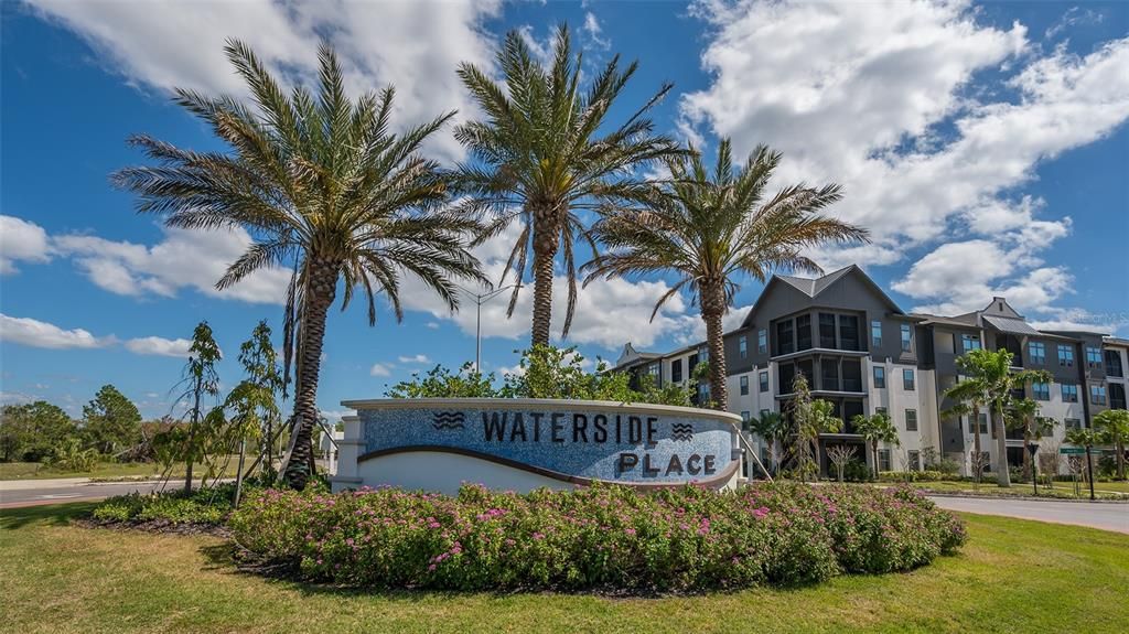 合同活跃: $1,599,000 (4 贝兹, 4 浴室, 3963 平方英尺)