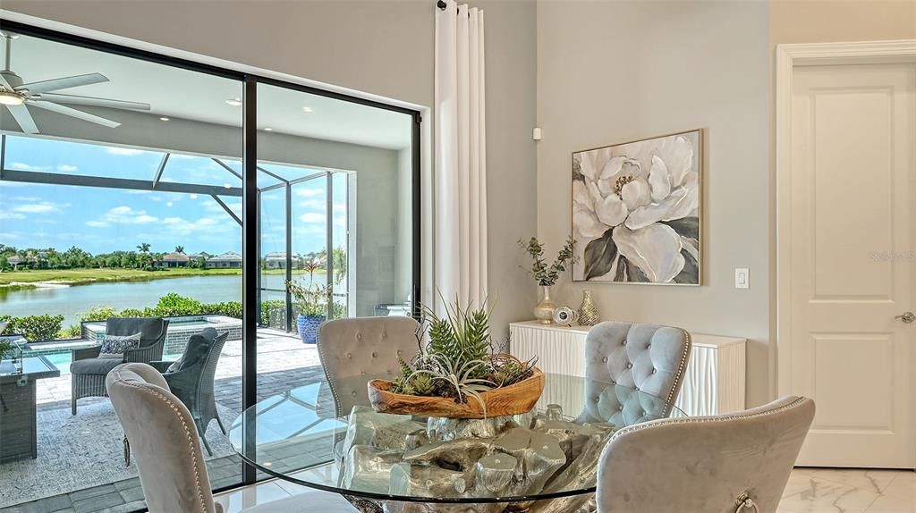 合同活跃: $1,599,000 (4 贝兹, 4 浴室, 3963 平方英尺)