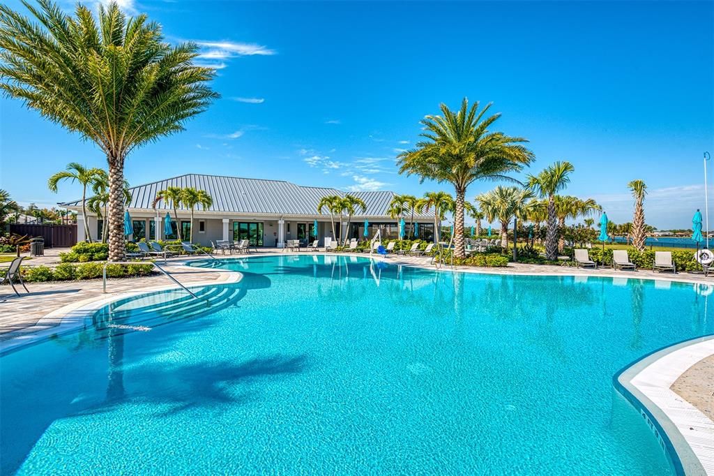 合同活跃: $1,599,000 (4 贝兹, 4 浴室, 3963 平方英尺)