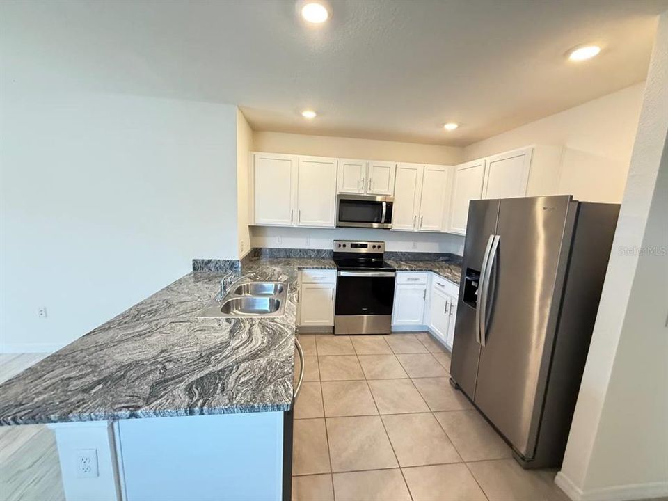 出租: $2,200 (3 贝兹, 2 浴室, 1516 平方英尺)