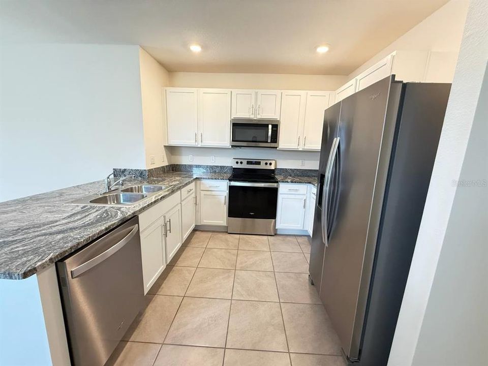 出租: $2,200 (3 贝兹, 2 浴室, 1516 平方英尺)