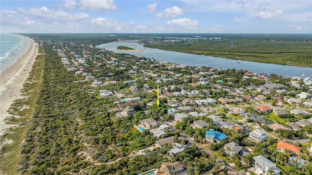 На продажу: $1,300,000 (0.22 acres)