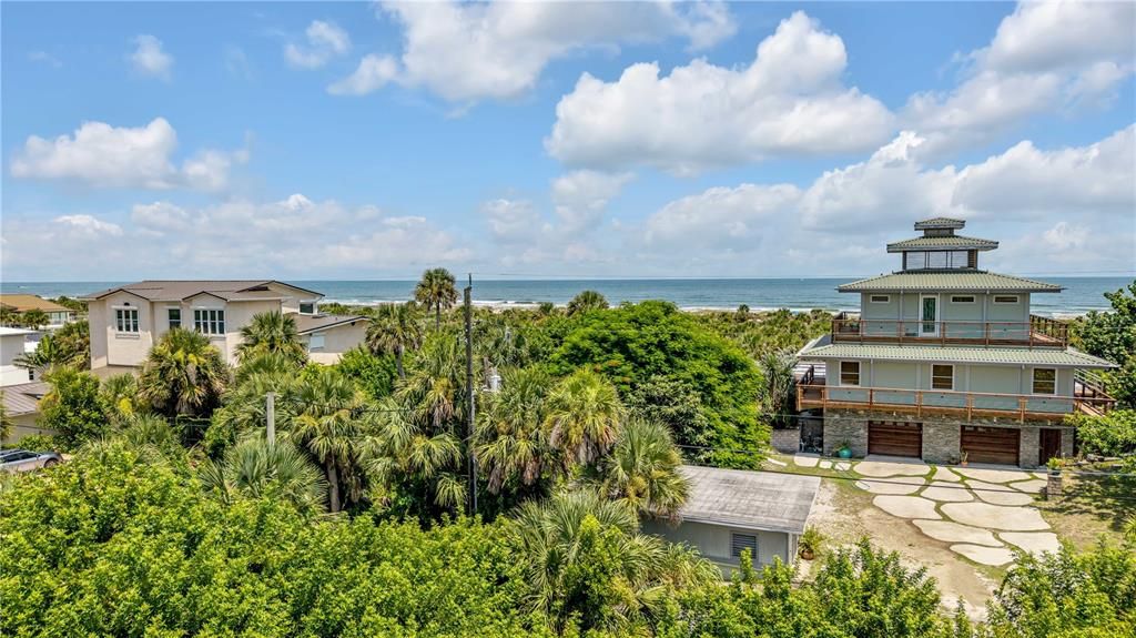 На продажу: $1,300,000 (0.22 acres)