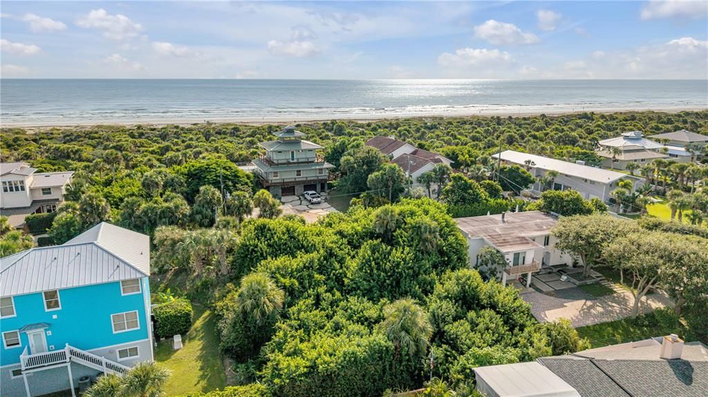 На продажу: $1,300,000 (0.22 acres)