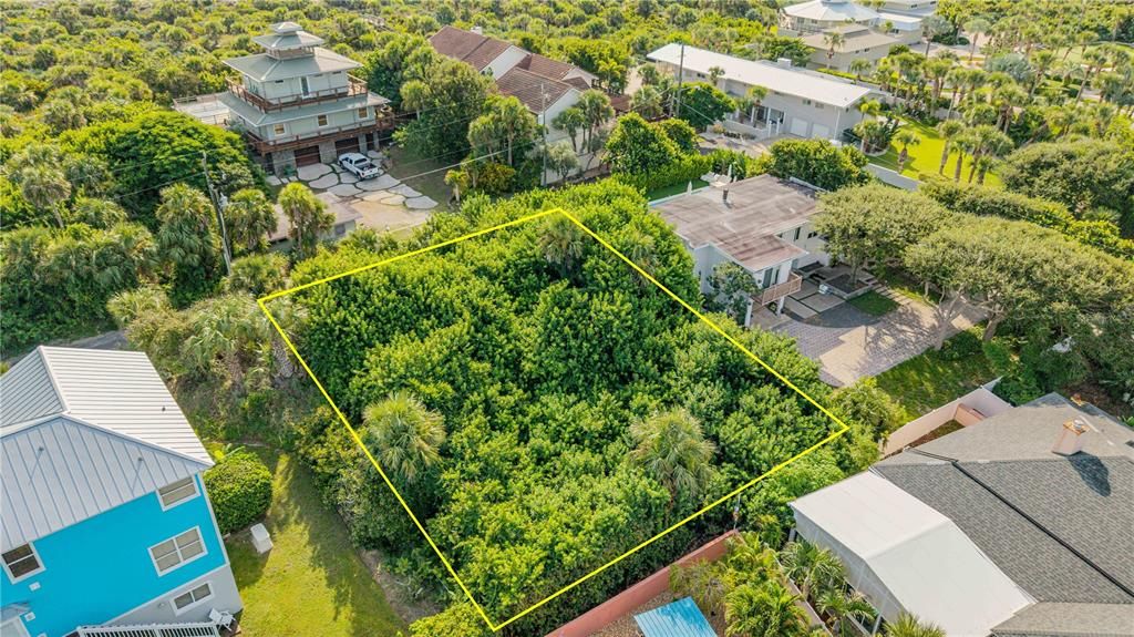 На продажу: $1,300,000 (0.22 acres)