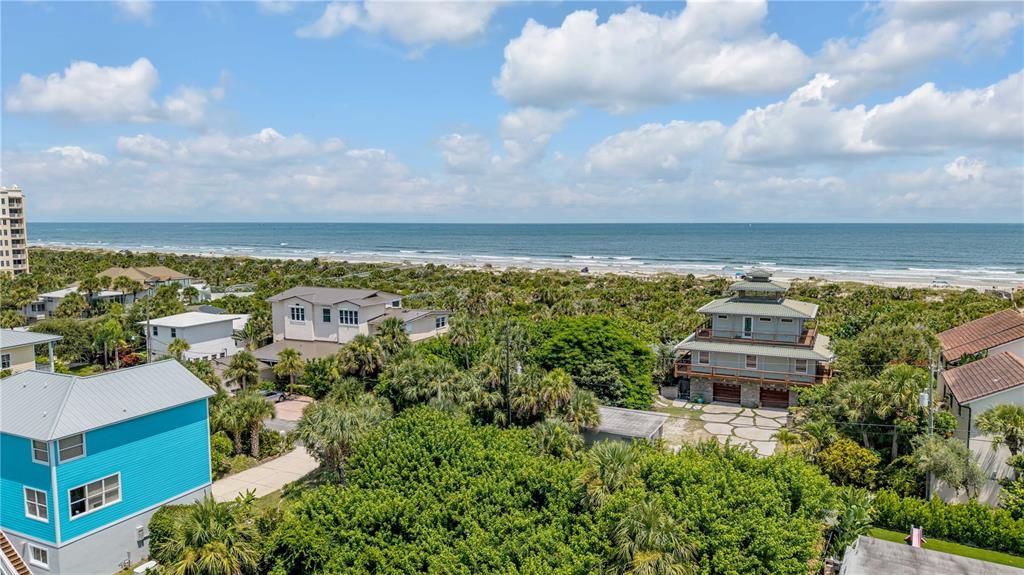 На продажу: $1,300,000 (0.22 acres)