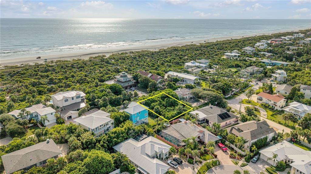 На продажу: $1,300,000 (0.22 acres)