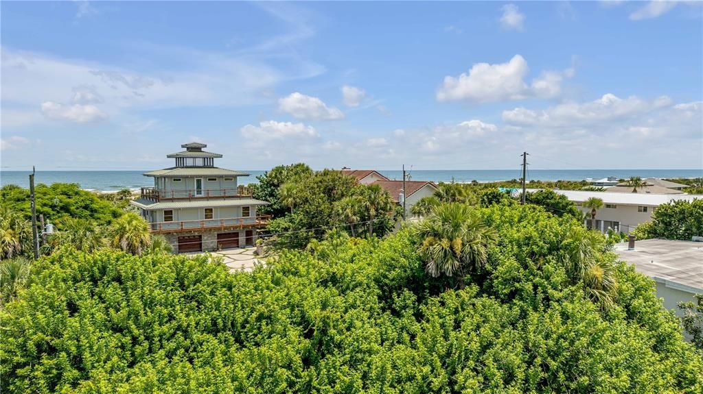 На продажу: $1,300,000 (0.22 acres)