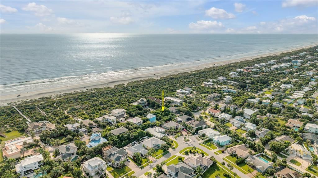 На продажу: $1,300,000 (0.22 acres)