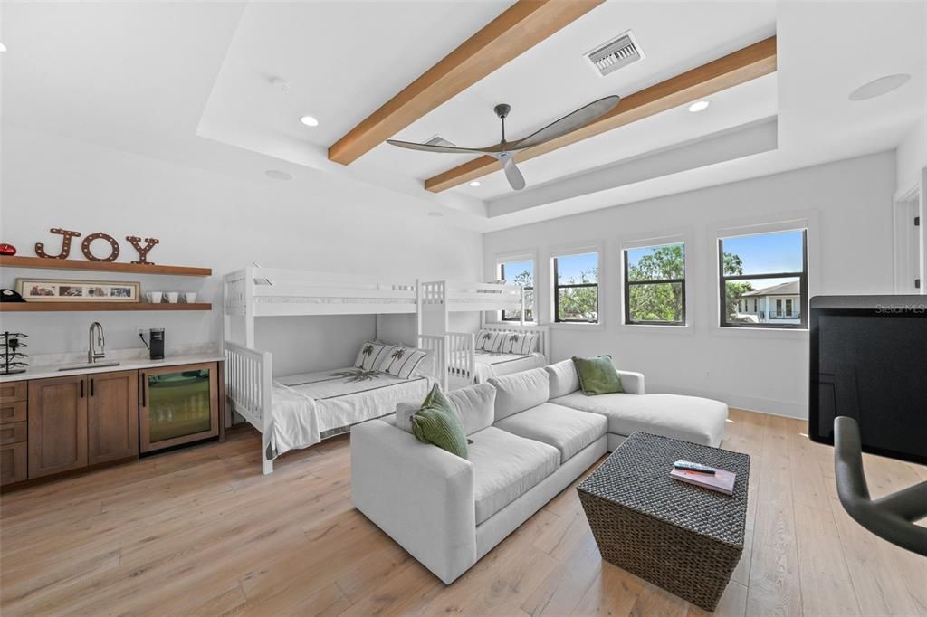 For Sale: $5,799,999 (5 beds, 5 baths, 5178 Square Feet)